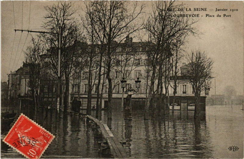Carte postale ancienne Courbevoie - Place du Port à Courbevoie
