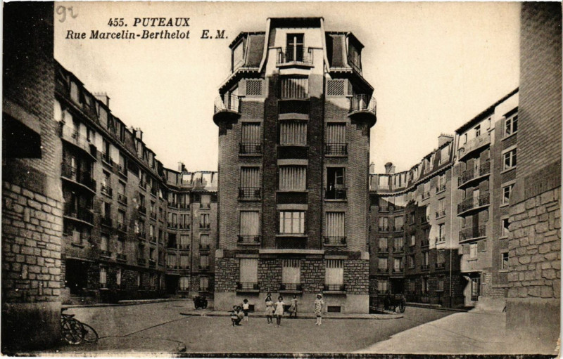 Carte postale ancienne Puteaux - Rue Marcelin-Berthetot à Puteaux