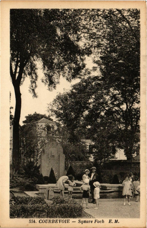 Carte postale ancienne Courbevoie - Square Foch à Courbevoie