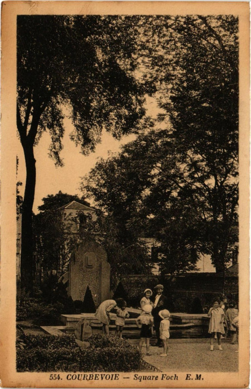 Carte postale ancienne Courbevoie - Square Foch à Courbevoie