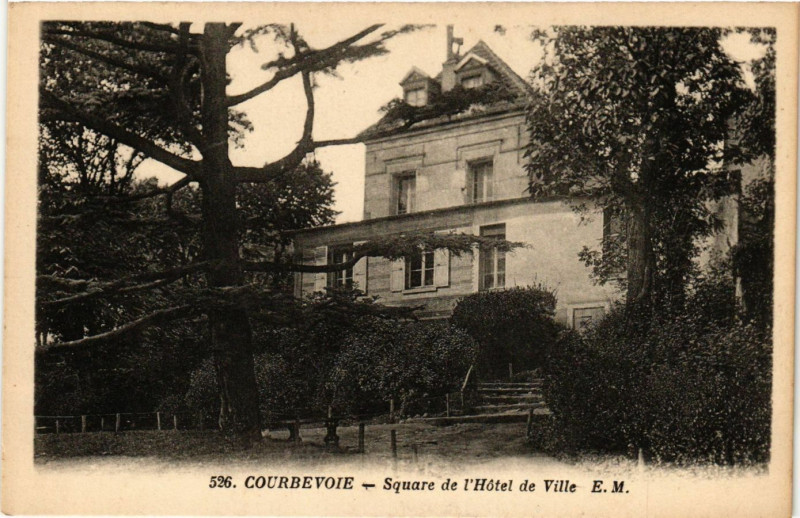 Carte postale ancienne Courbevoie - Square de l'Hotel à Courbevoie