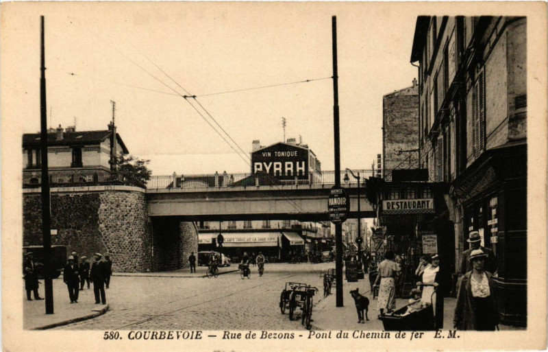 Carte postale ancienne Courbevoie - Rue de Bezons à Courbevoie