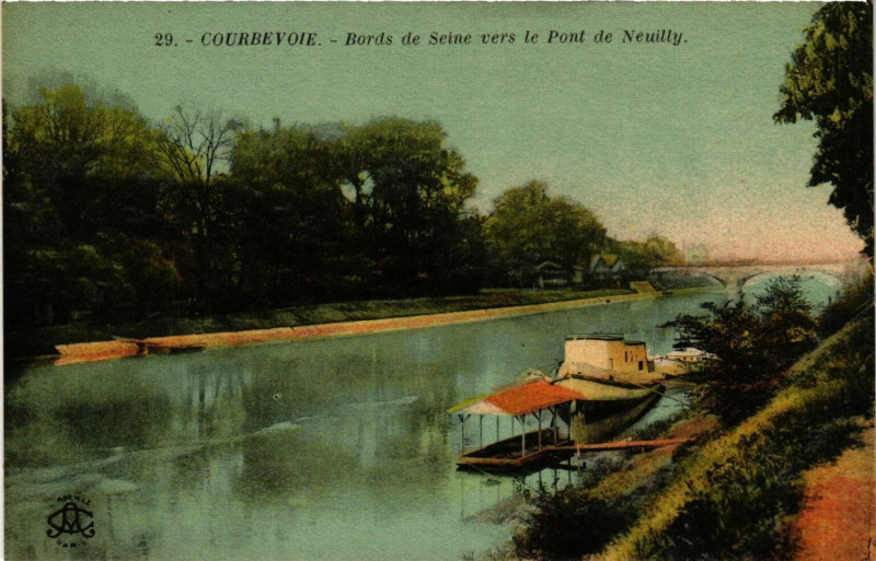 Carte postale ancienne Courbevoie - Bords de Seine vers le Pont à Courbevoie