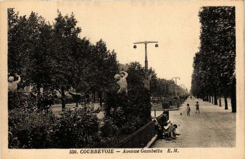 Carte postale ancienne Courbevoie - Avenue Gambetta à Courbevoie
