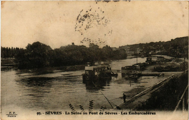 Carte postale ancienne Sevres - La Seine au Pont de Sevres à Sèvres