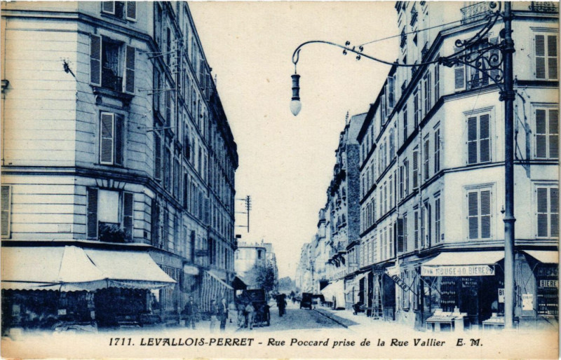 Carte postale ancienne Levallois Perret - Rue Poccard à Levallois-Perret