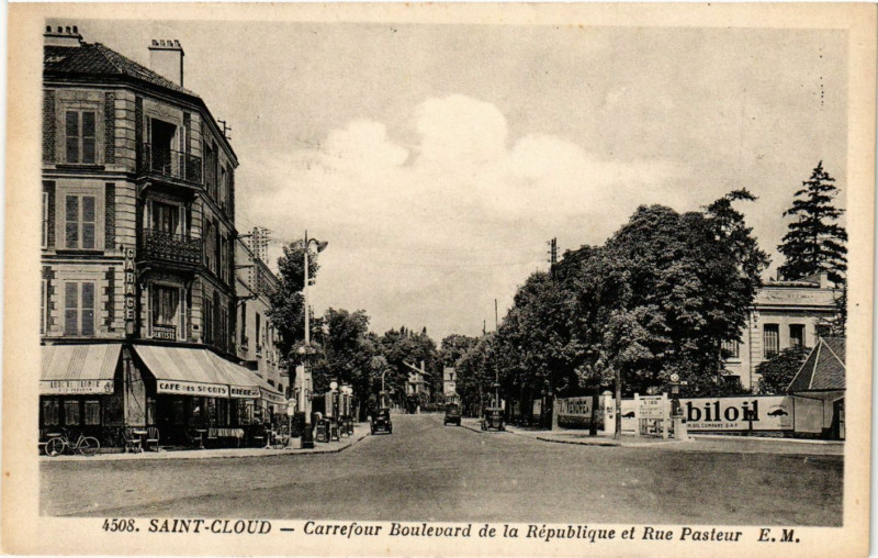 Carte postale ancienne Saint-Cloud - Carrefour Boulevard à Saint-Cloud