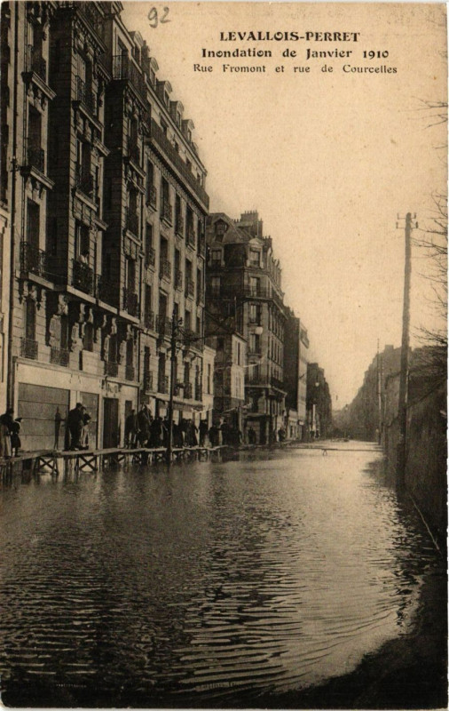 Carte postale ancienne Levallois-Perret - Inondation de Janvier 1910 à Levallois-Perret