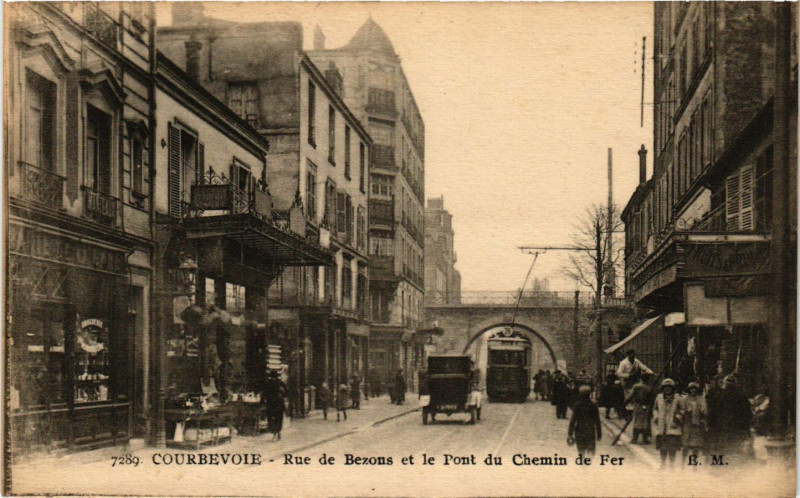 Carte postale ancienne Courbevoie - Rue de Bezons à Courbevoie