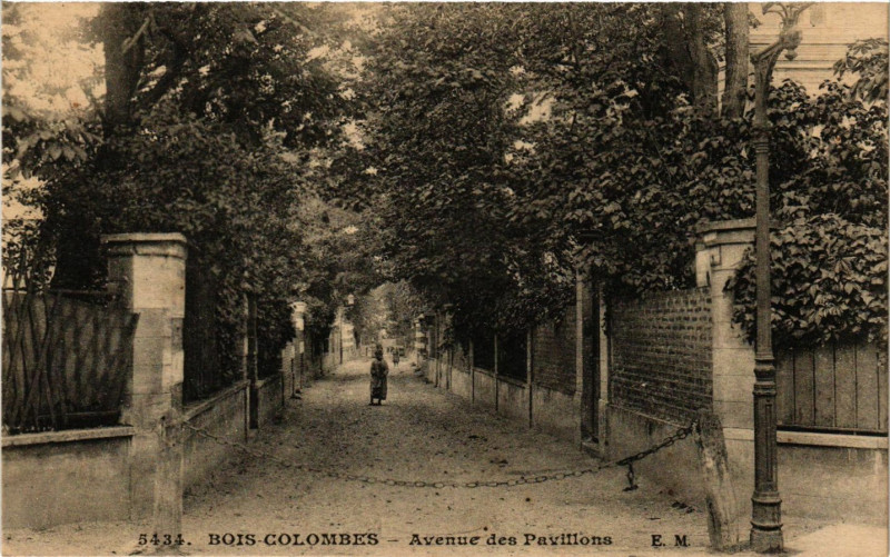 Carte postale ancienne Bois-Colombes - Avenue des Pavillons à Bois-Colombes