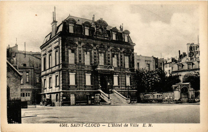 Carte postale ancienne Saint-Cloud - L'Hotel de Ville à Saint-Cloud
