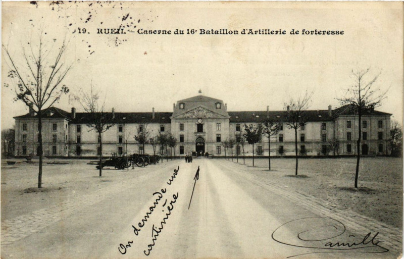 Carte postale ancienne Rueil - Caserne du Bataillon d'Artillerie