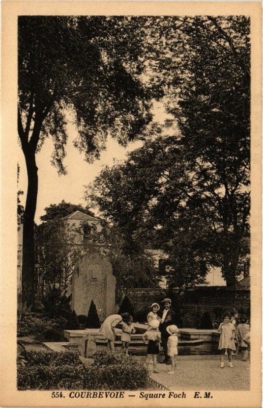Carte postale ancienne Courbevoie - Square Foch à Courbevoie