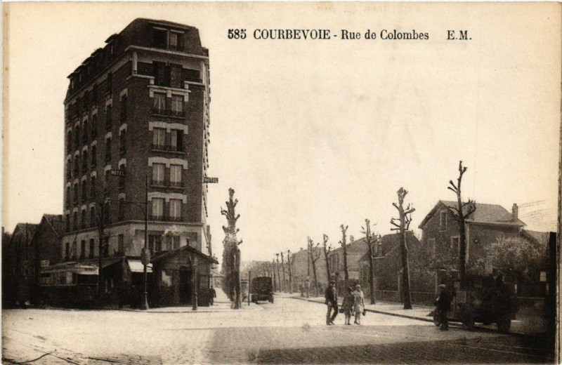 Carte postale ancienne Courbevoie - Rue de Colombes à Courbevoie
