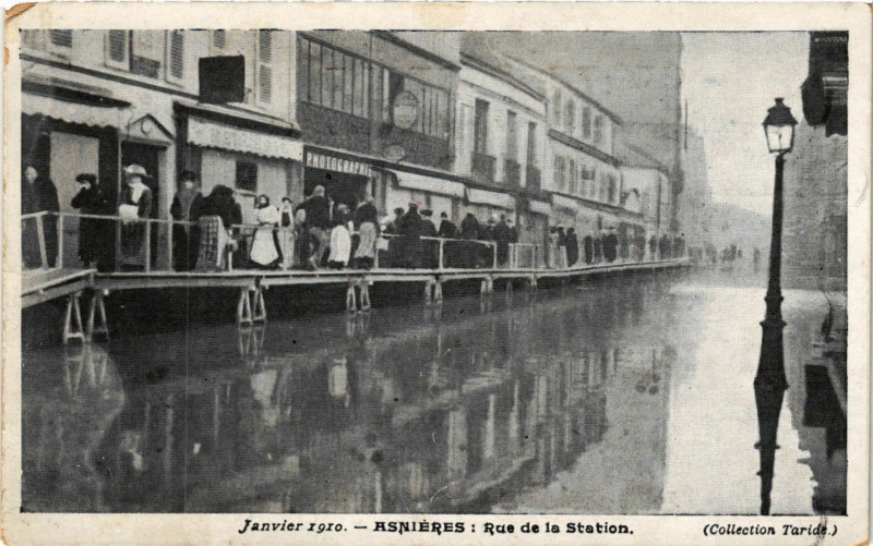 Carte postale ancienne Asnieres - Rue de la Station