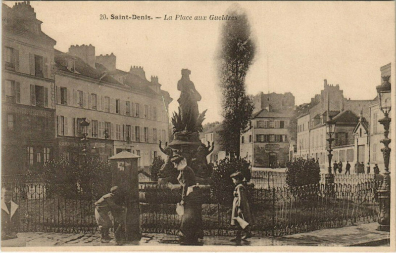 Carte postale ancienne Saint-Denis - La Place aux Gueldres à Saint-Denis