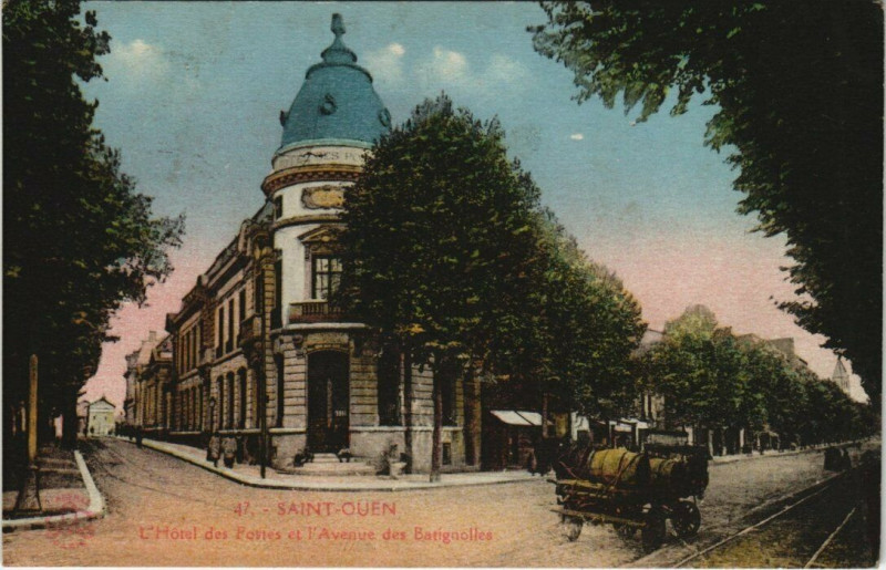 Carte postale ancienne L'Hôtel des Postes et l'Avenue des Batignolles à Saint-Ouen-sur-Seine