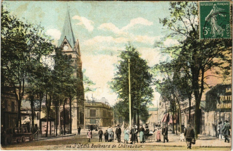Carte postale ancienne Saint-Denis - Boulevard de Chateaudun à Saint-Denis