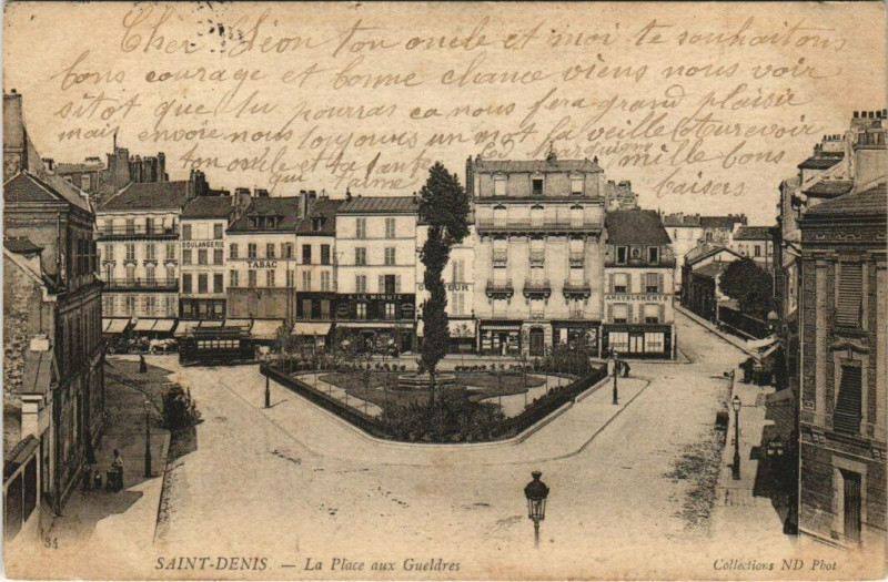 Carte postale ancienne Saint-Denis - La Place aux Guelders à Saint-Denis