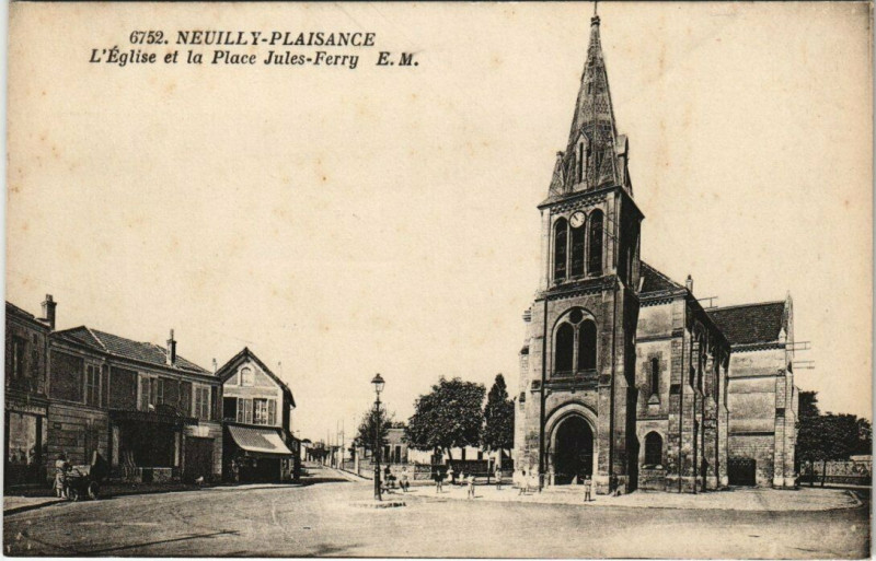 Carte postale ancienne Neuilly-Plaisance - L'Eglise de la Place Jules Ferry à Neuilly-Plaisance