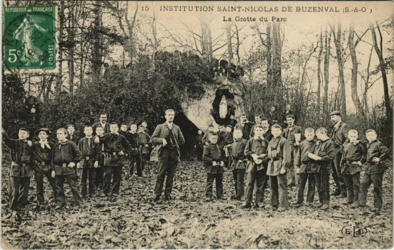 Carte postale ancienne Institution Saint-Nicolas de Buzenval - La Grotte du Parc