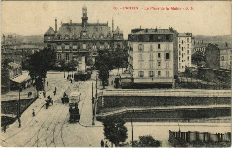 Carte postale ancienne Pantin - La Place de la Mairie à Pantin