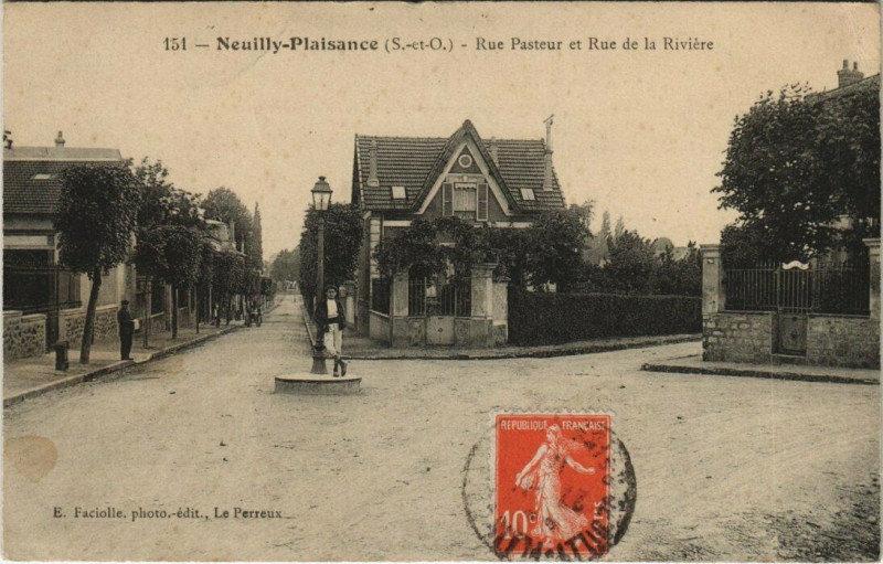 Carte postale ancienne Neuilly-Plaisance - Rue Pasteur et Rue de la Riviere à Neuilly-Plaisance