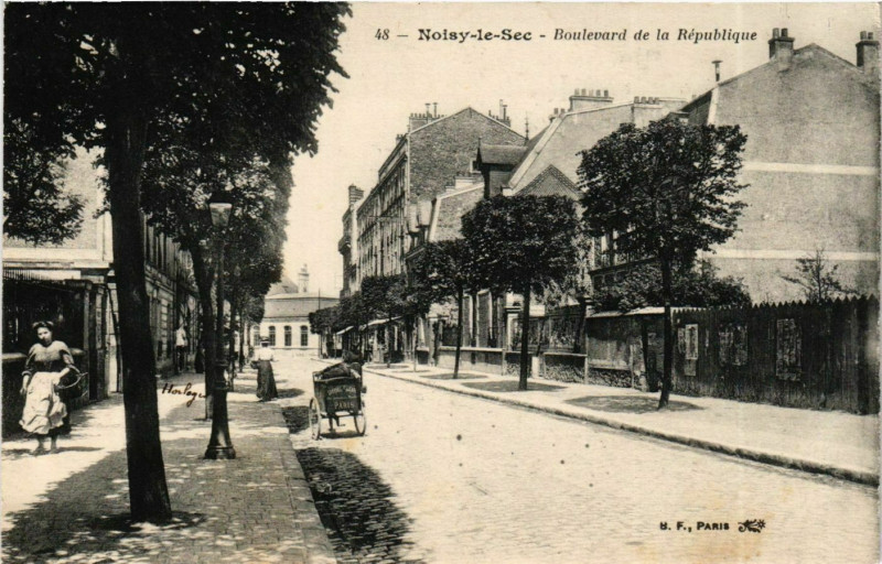 Carte postale ancienne Noisy-le-Sec Boulevard de la République à Noisy-le-Sec