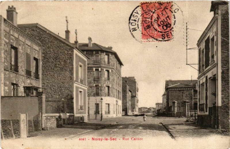 Carte postale ancienne Noisy-le-Sec Rue Carnot à Noisy-le-Sec