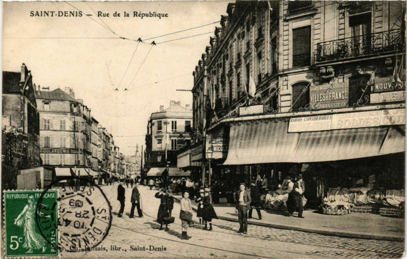 Carte postale ancienne Saint-Denis Rue de la République à Saint-Denis