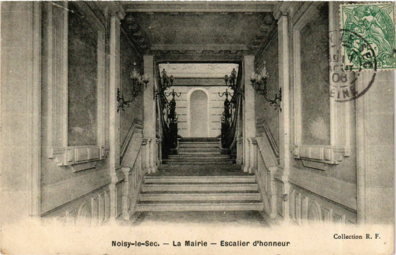 Carte postale ancienne Noisy-le-Sec La Mairie Escalier dhonneur à Noisy-le-Sec