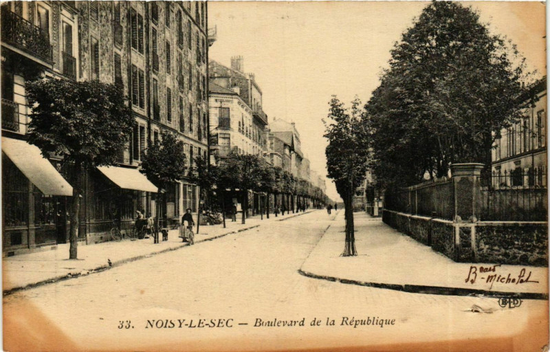 Carte postale ancienne Noisy-le-Sec Boulevard de la République à Noisy-le-Sec