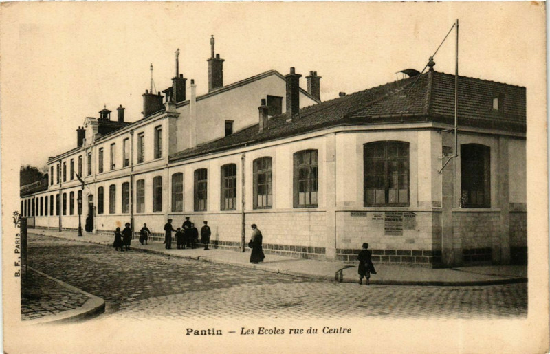 Carte postale ancienne Pantin Les EColes rue du Centre à Pantin