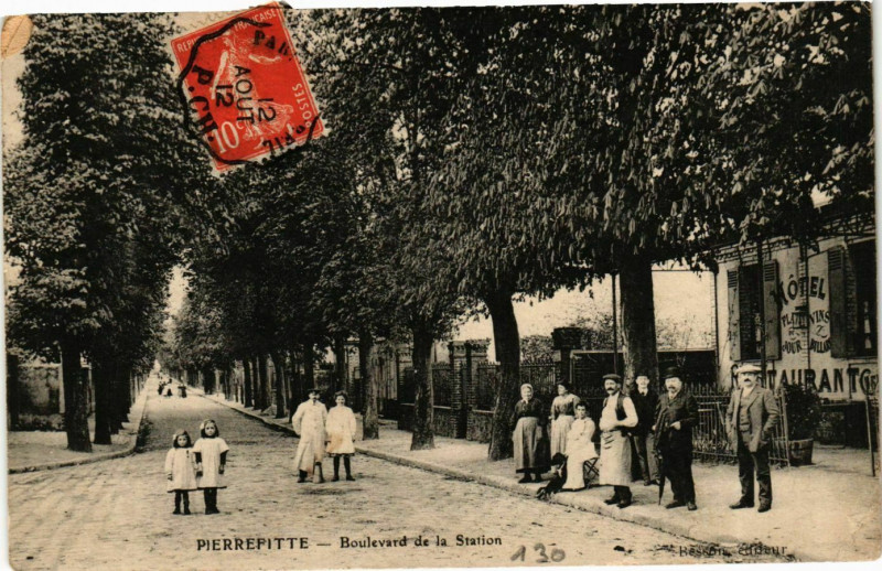 Carte postale ancienne Pierrefitte Boulevard de la Station