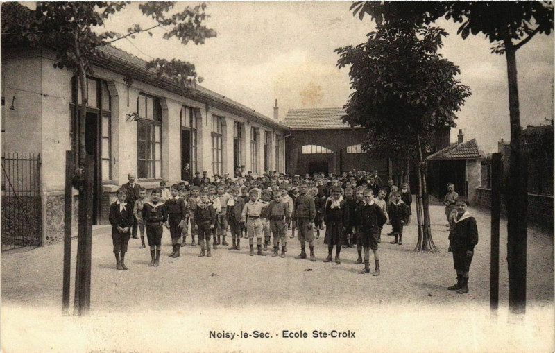 Carte postale ancienne Noisy-le-Sec Ecole Ste-Croix à Noisy-le-Sec