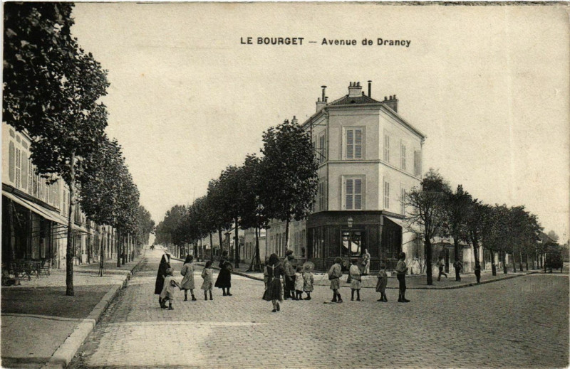 Carte postale ancienne Le Bourget Avenue de Drancy à Drancy