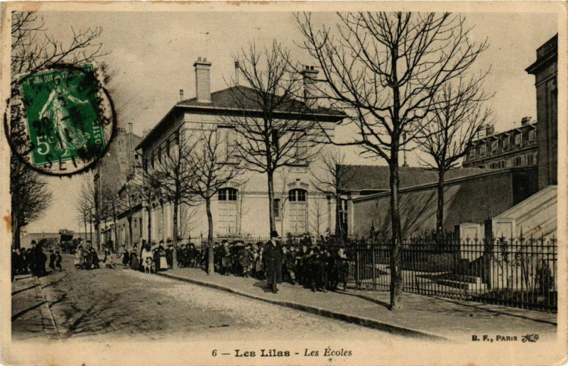 Carte postale ancienne Les Lilas Les Ecoles aux Lilas