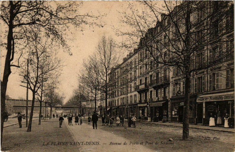 Carte postale ancienne La Plaine-Saint-Denis - Avenue de Paris et Pont de Soissons à Saint-Denis