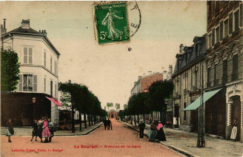 Carte postale ancienne Le Bourget Avenue de la Gare au Bourget