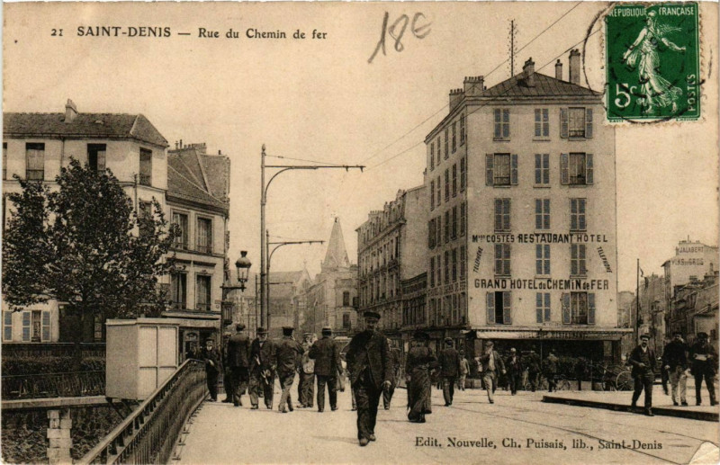Carte postale ancienne Saint-Denis Rue du Chemin de fer à Saint-Denis