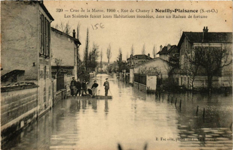 Carte postale ancienne Neuilly-Plaisance Rue de Chanzy Crue de la Marne 1910 à Neuilly-Plaisance