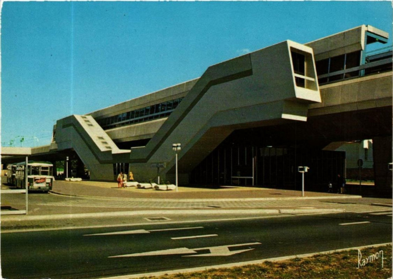 Carte postale ancienne Neuilly-Plaisance La Gare du R.E.R à Neuilly-Plaisance