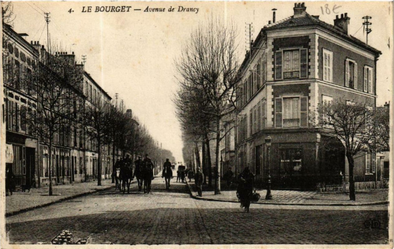Carte postale ancienne Le Bourget Avenue de Drancy à Drancy