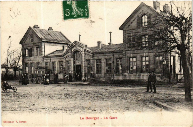 Carte postale ancienne Le Bourget La Gare au Bourget