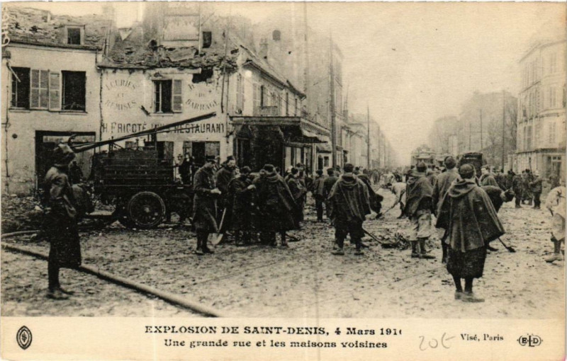 Carte postale ancienne Explosion De Saint-Denis 1916 Un grande rue à Saint-Denis