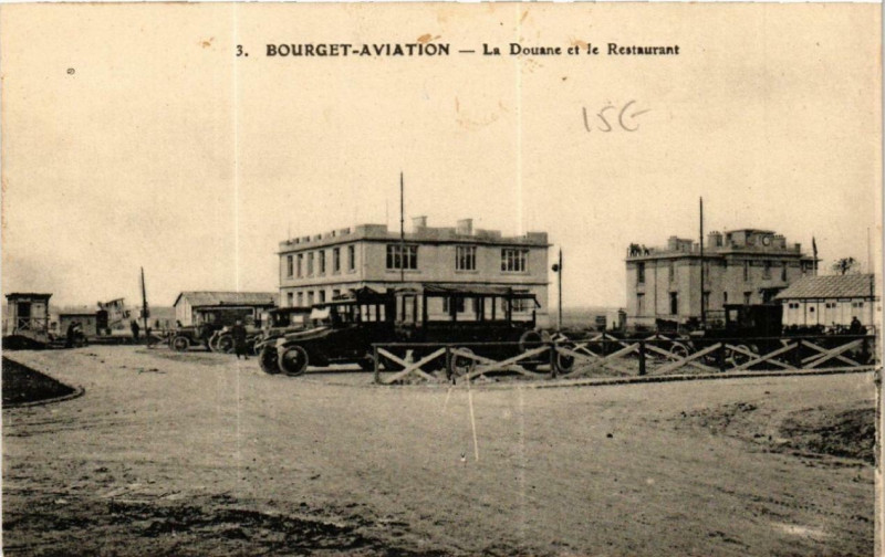 Carte postale ancienne Bourget-Aviation La Douane et le Restaurant