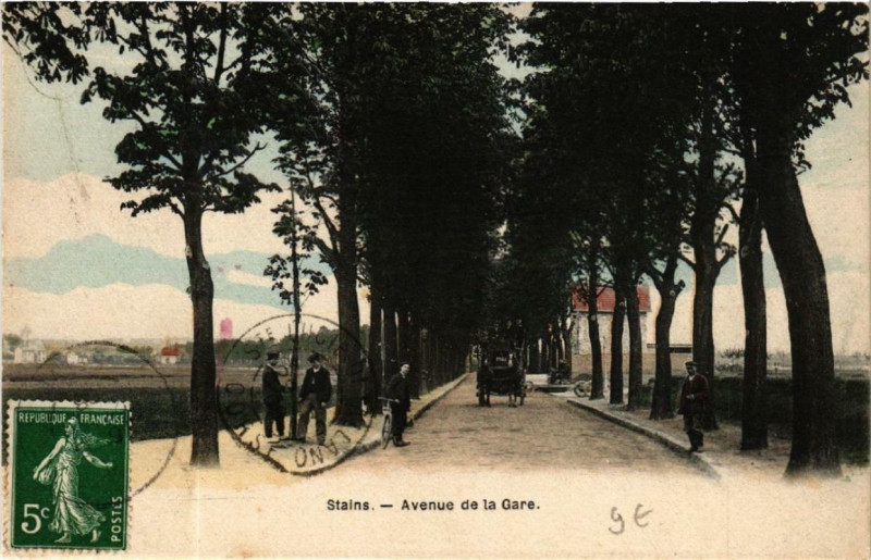 Carte postale ancienne Stains Avenue de la Gare à Stains
