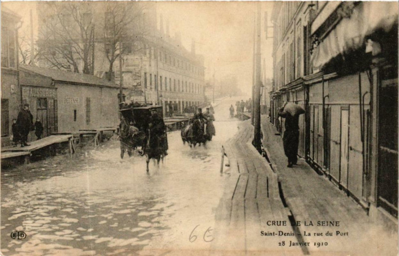 Carte postale ancienne Saint-Denis Le rue du Port Crue de la Seine 1910 à Saint-Denis