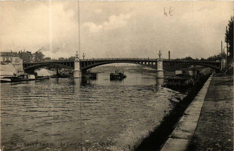 Carte postale ancienne Saint-Denis Le Pont de l'Ile à Saint-Denis
