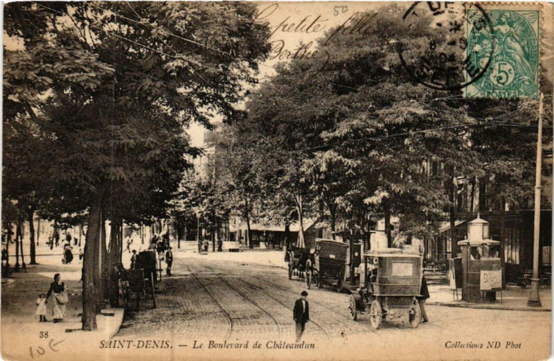 Carte postale ancienne Saint-Denis Le Boulevard de Chateaudun à Saint-Denis